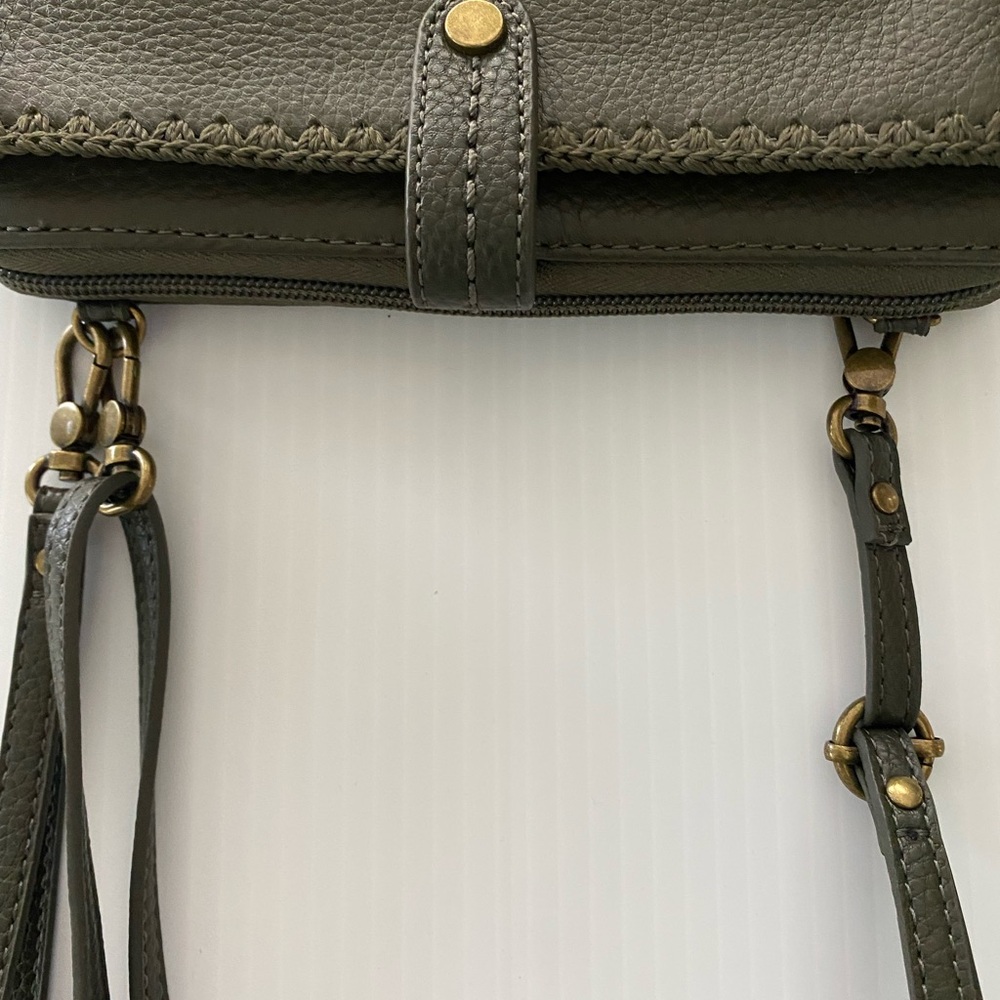 The Sak 'Iris' Smartphone Wallet Wristlet Crossbody, Olive Green Zip Around - Picture 6 of 7
